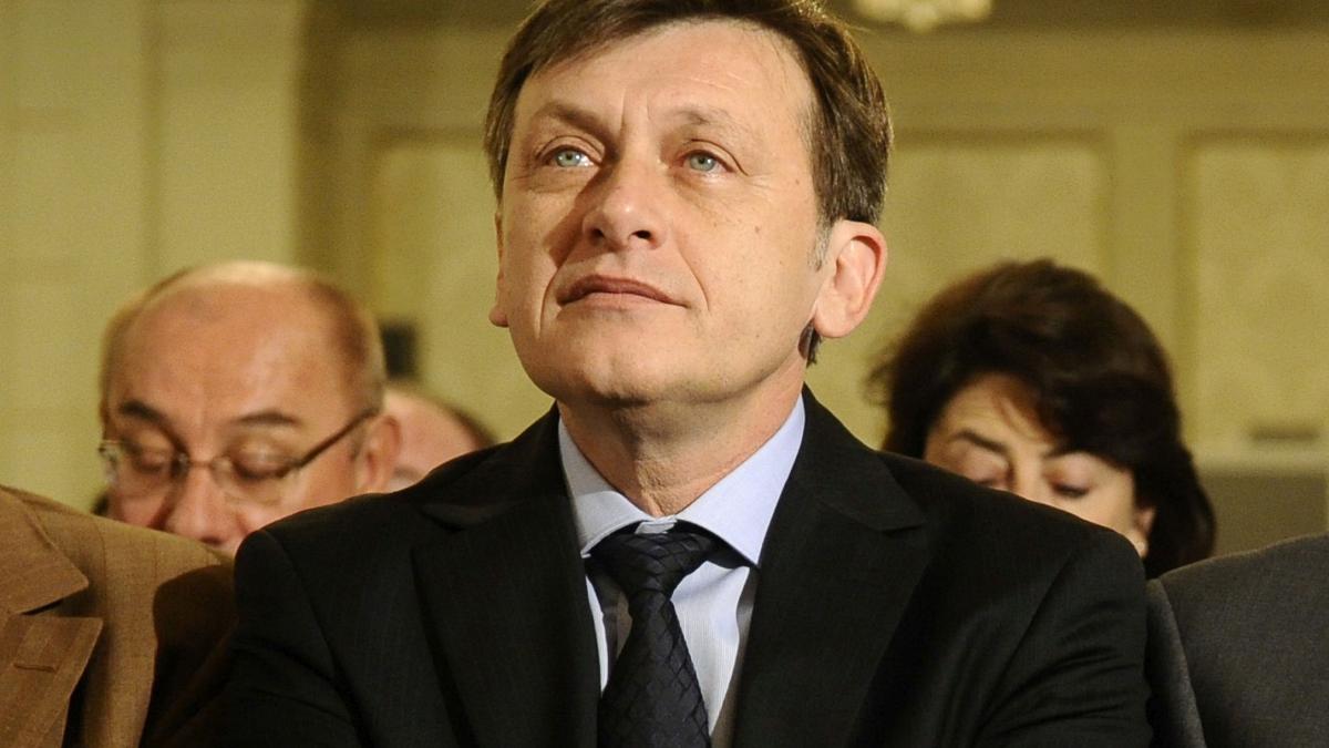 crin antonescu o relatie buna cu donald trump reprezinta o datorie si un beneficiu pentru romania