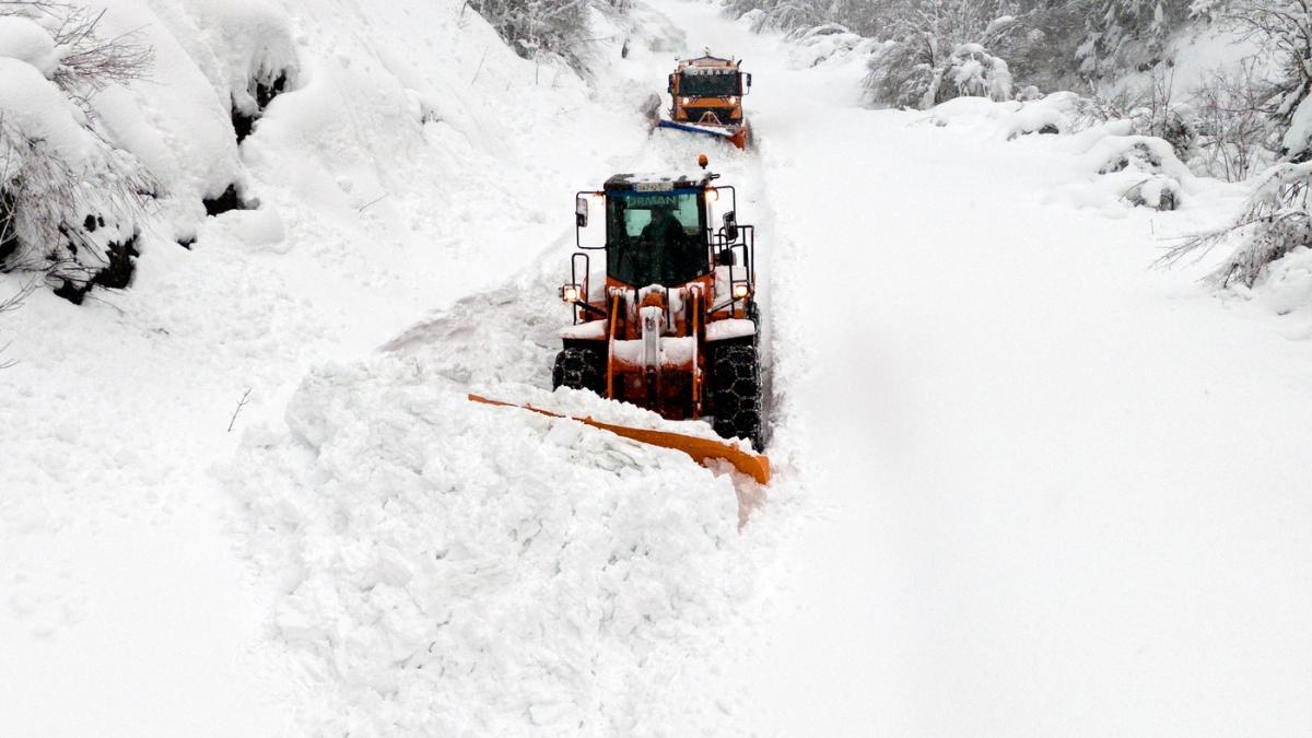 ninsorile au facut prapad in balcani in bosnia un angajat al unei statii meteo a fost gasit mort in zapada nametii au 2 metri