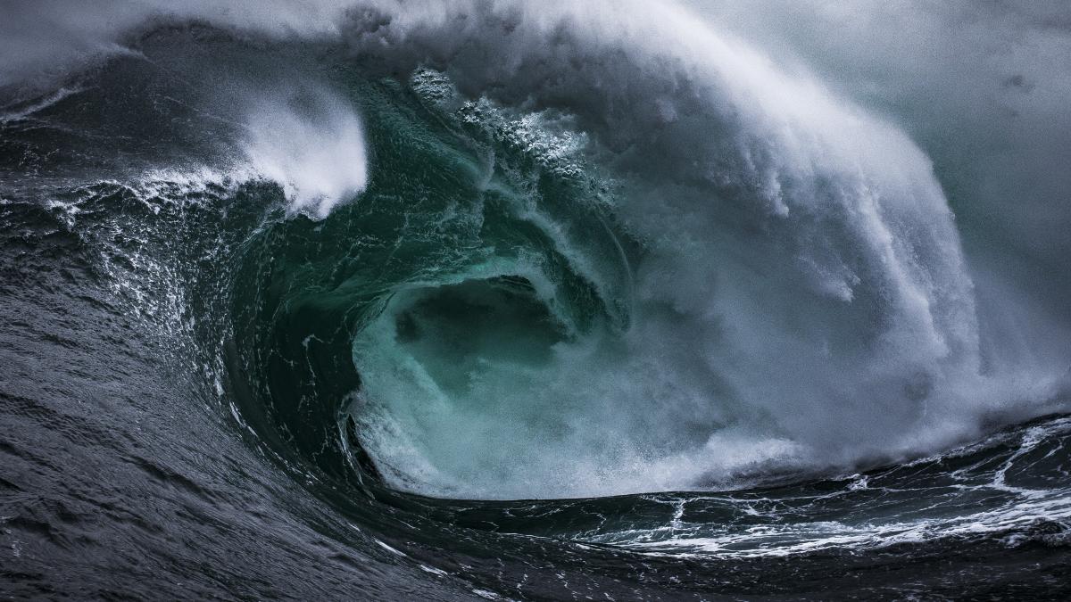 dupa trei zile de furtuni valurile din marea neagra au atins o inaltime record