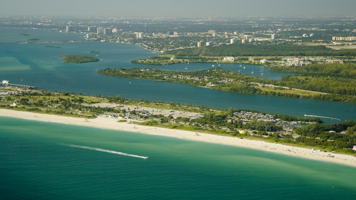 un teren de nici un hectar situat langa casa lui jeff bezos se vinde cu 200 de milioane de dolari