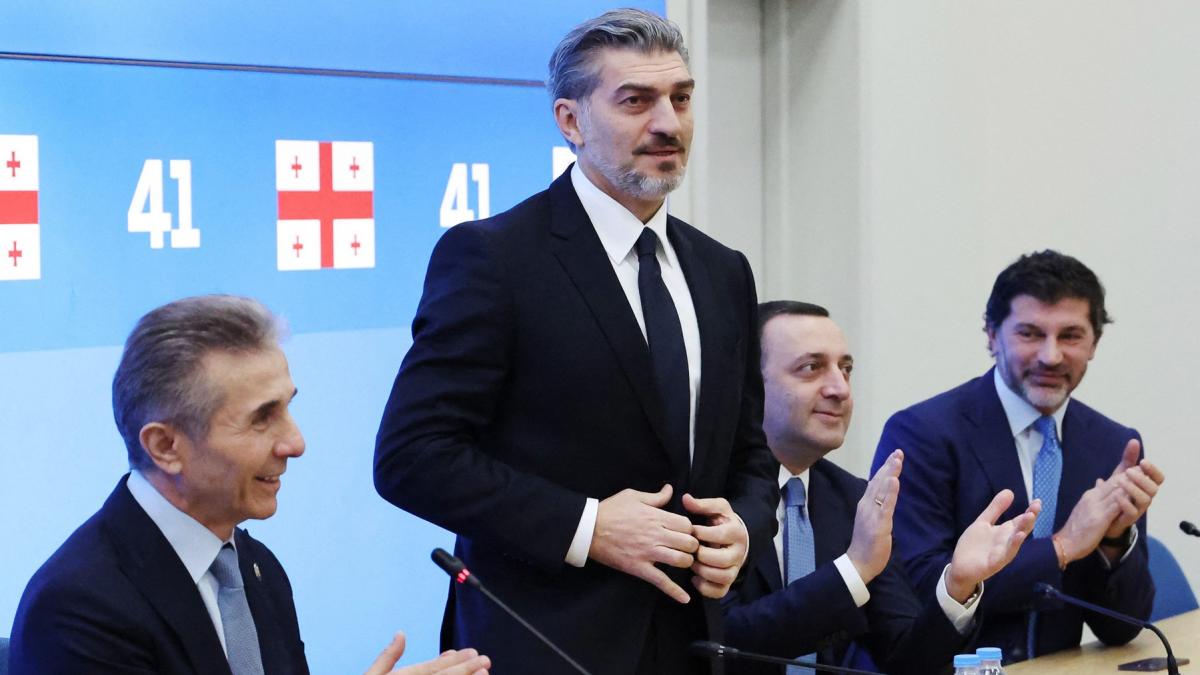 criza politica din georgia kavelasvili a depus juramantul de presedinte zurabisvili a parasit palatul prezidential