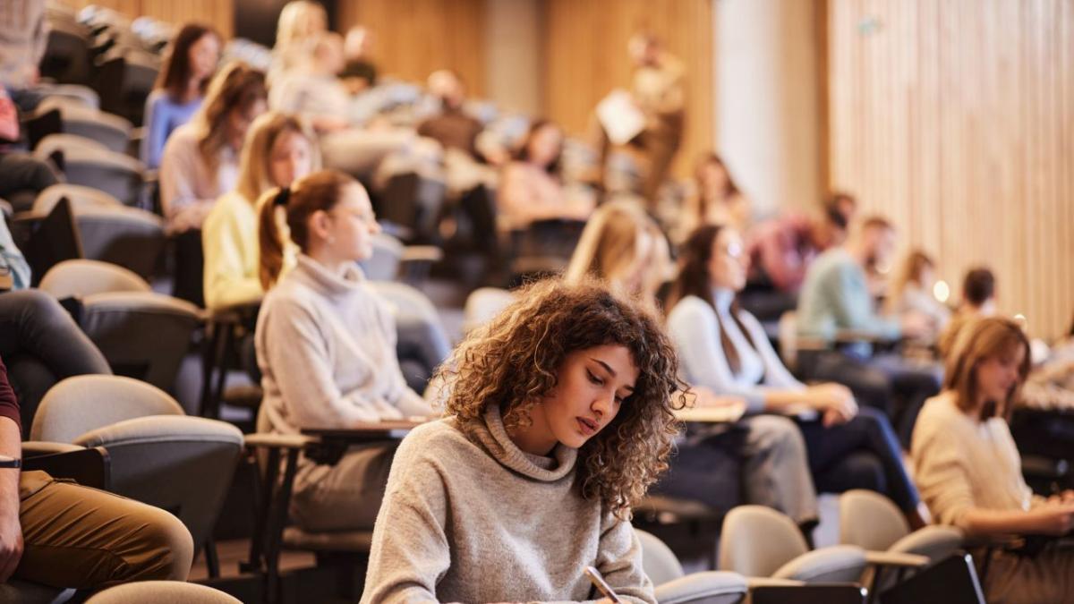 studentii ameninta cu un protest de amploare daca nu le sunt restabilite facilitatile taiate prin ordonanta trenulet