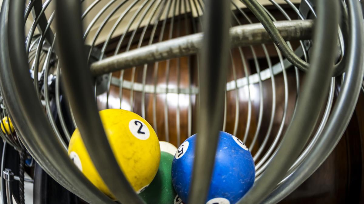 un american a castigat la loto 1 22 miliarde de dolari este al cincilea cel mai mare premiu din istorie