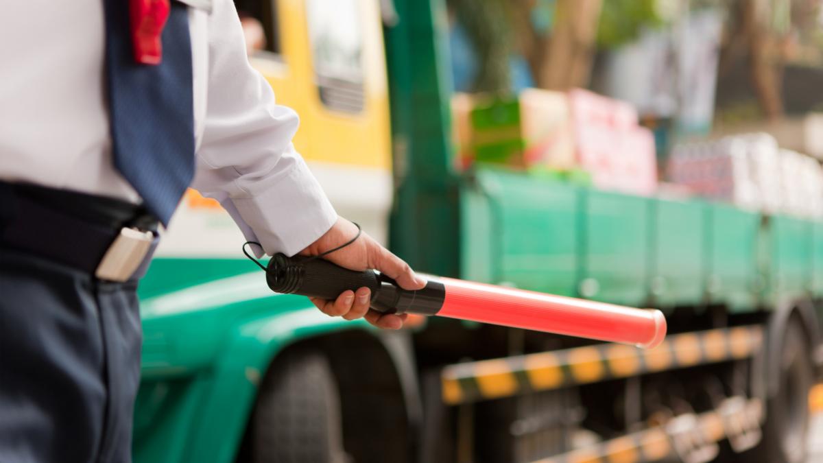 un roman a fost prins in timp ce transporta marfa de lux furata
