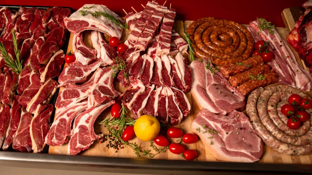 cat costa mancarea si plinul de benzina sau motorina de revelion in 2024 de la 1 ianuarie urmeaza scumpiri