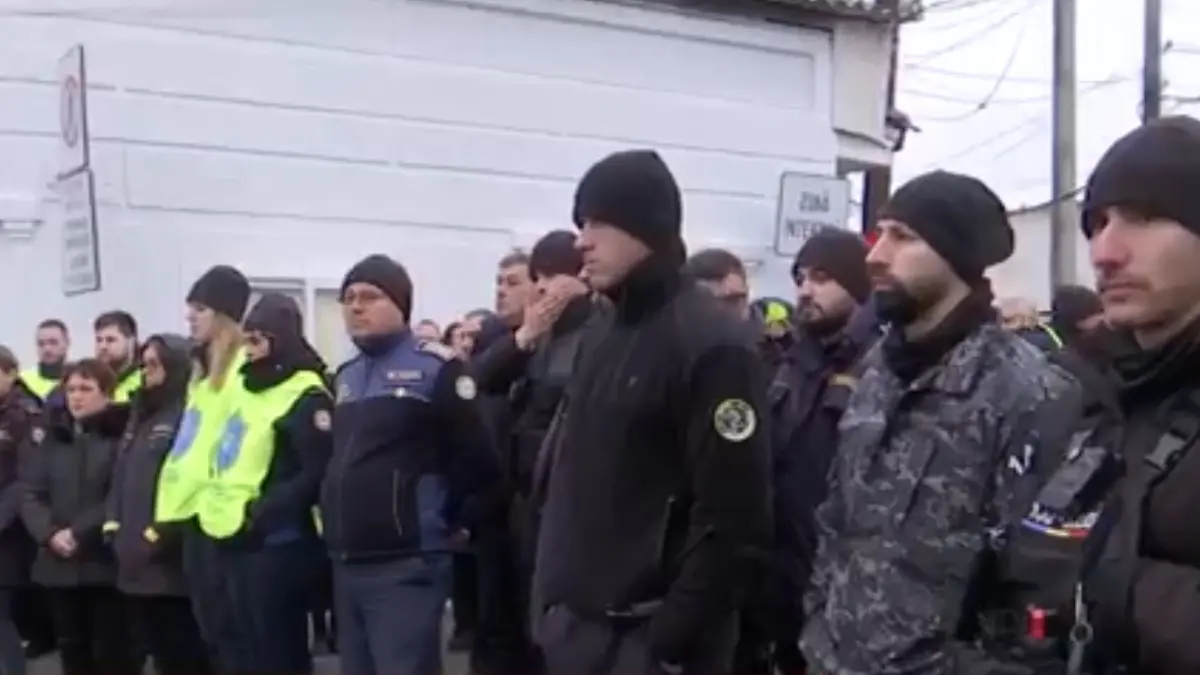 protest in fata penitenciarului poarta alba angajatii reclama ca pierd peste 2 000 de lei la salariu din cauza ordonantei trenulet