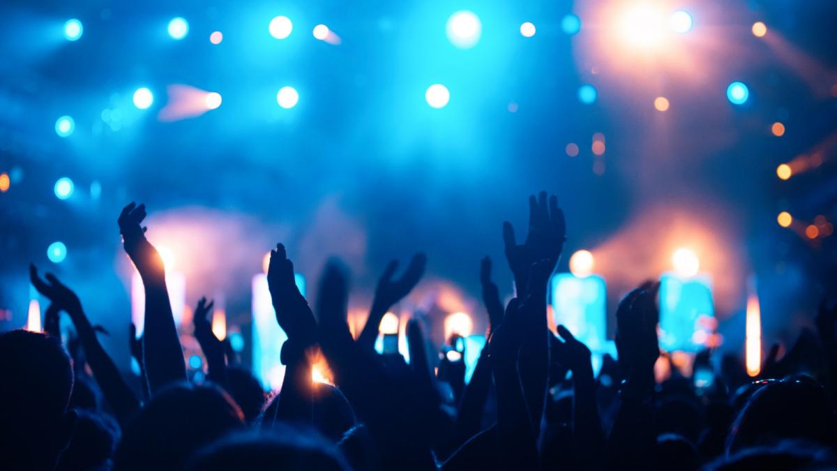 cum se sarbatoreste revelionul in bucuresti spectacol multimedia cu 320 de drone simulare a aurorei boreale si multa muzica