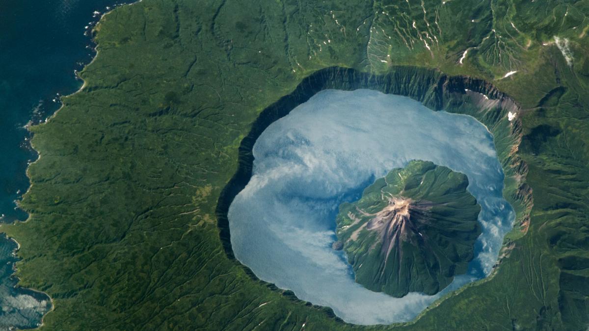 lacul de nori surprins din spatiu de un astronaut unde este si cum se explica fenomenul spectaculos rar numit stralucire solara