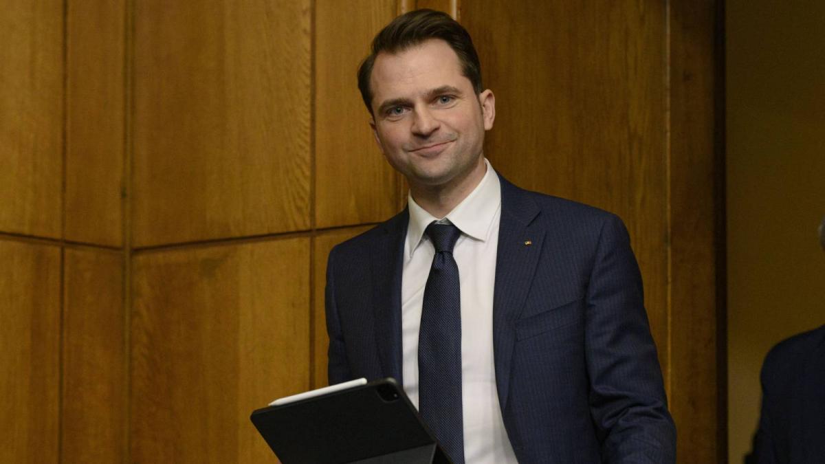 sebastian burduja a facut urari cu plugusorul energiei un an bun chiar formidabil sustenabil profitabil asta e indiscutabil sebastian burduja a facut urari cu plugusorul energiei un an bun chiar formidabil sustenabil profitabil asta e indiscutabil