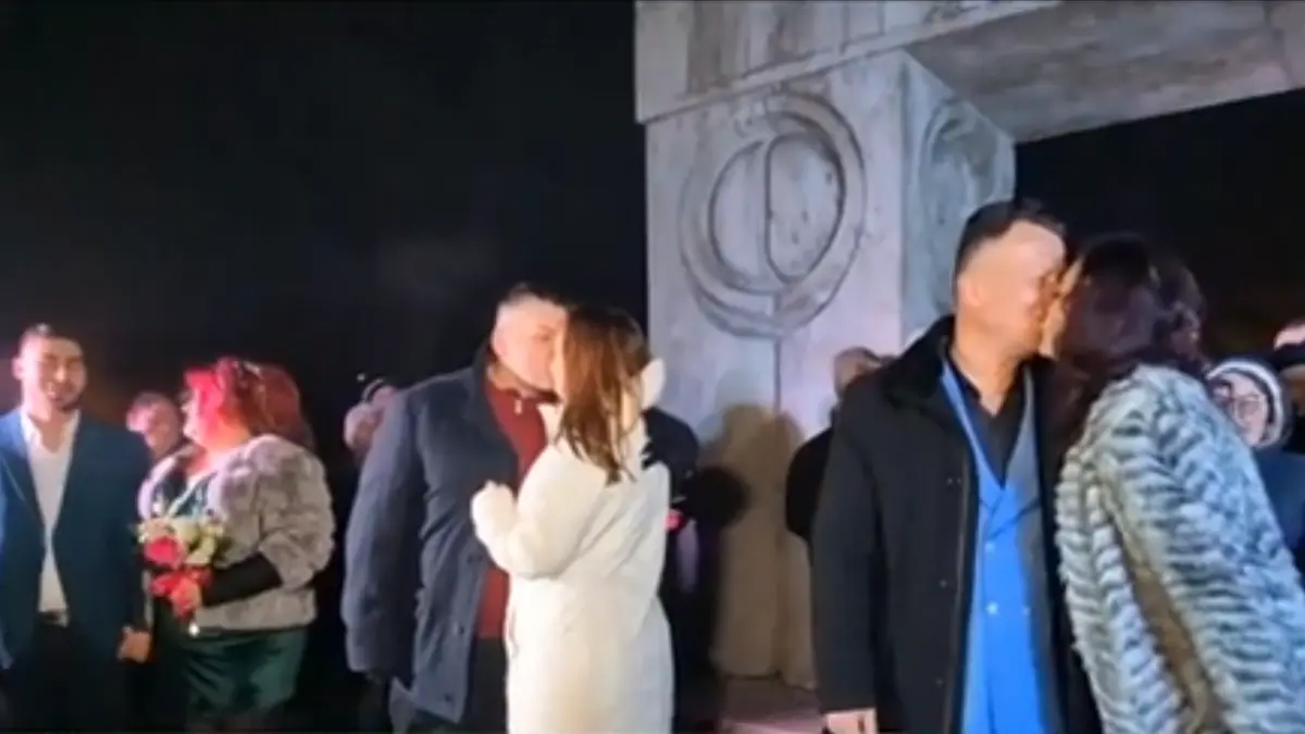 nunti de revelion la poarta sarutului o tanara din ucraina s a casatorit cu un roman cunoscut in marea britanie unde fugise de razboi
