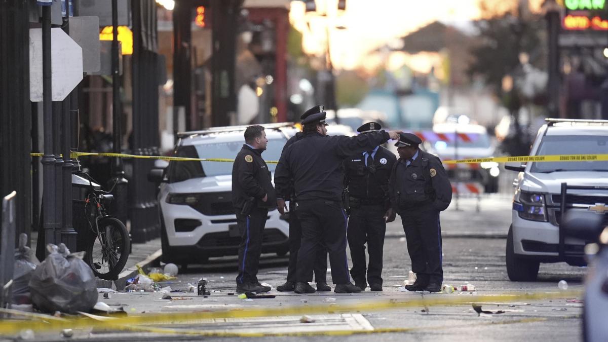 Atac terorist în SUA. Un șofer a intrat cu o camionetă în mulțime, pe o stradă din New Orleans: Sunt cel puțin 10 morți și 30 de răniți