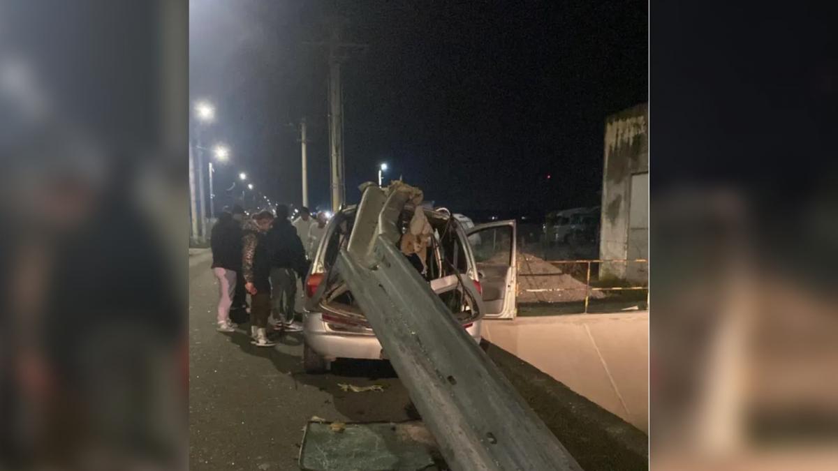 un sofer baut a scapat cu viata dupa ce un parapet metalic i a strapuns masina in arges