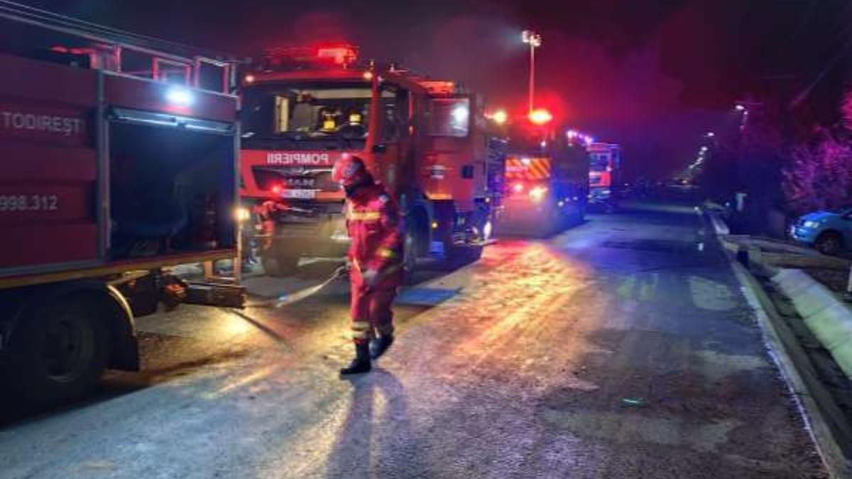 accident grav in suceava un microbuz cu sapte persoane s a rasturnat la ciumarna a fost activat planul rosu de interventie accident grav in suceava un microbuz cu sapte persoane s a rasturnat la ciumarna a fost activat planul rosu de interventie
