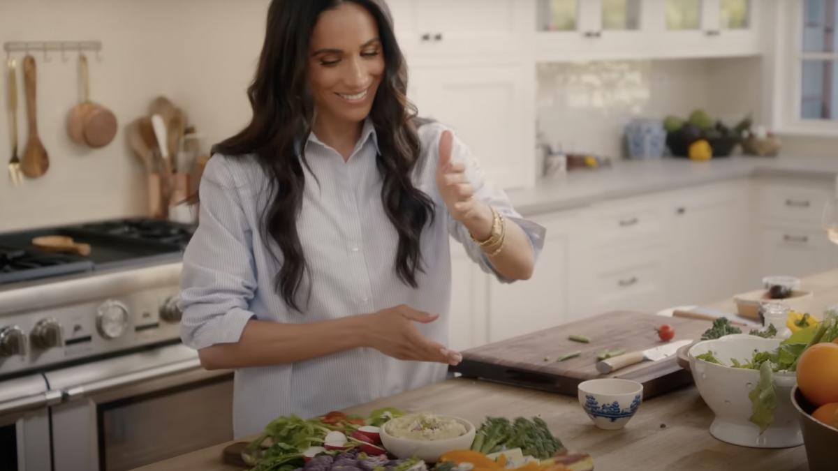 meghan markle si a facut emisiune culinara ducesa de sussex a publicat primele imagini din serialul care apare luna aceasta