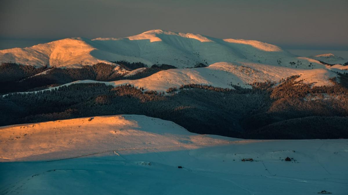 nu se poate schia vineri la sinaia la 2000 de metri partiile sunt inchise din cauza vantului puternic