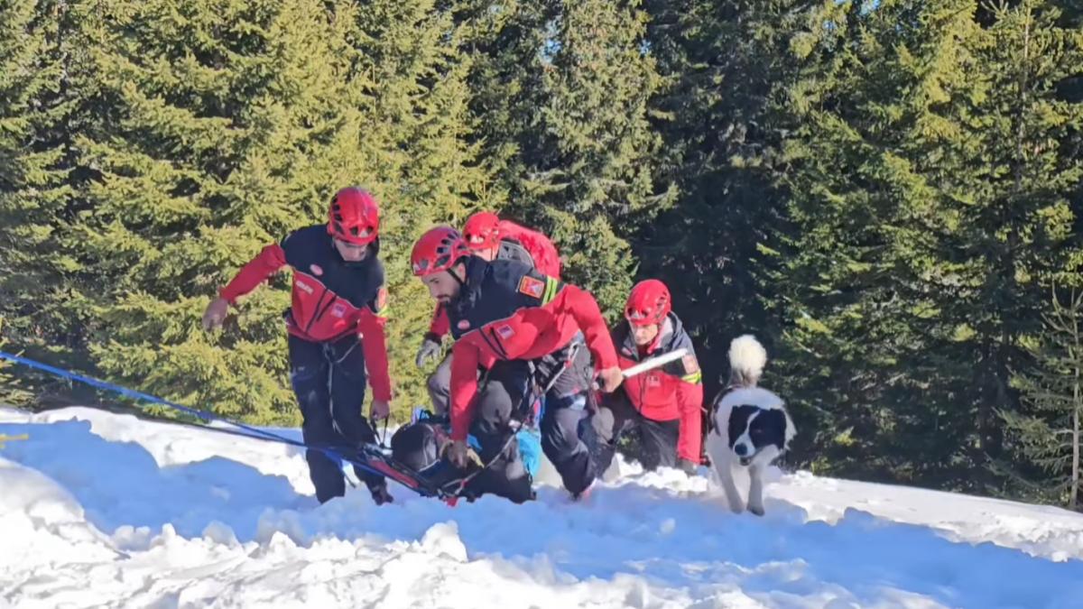 record absolut de interventii salvamont in 2 ianuarie salvatori nu miscati victima nu intrati in contact cu sangele ranitului