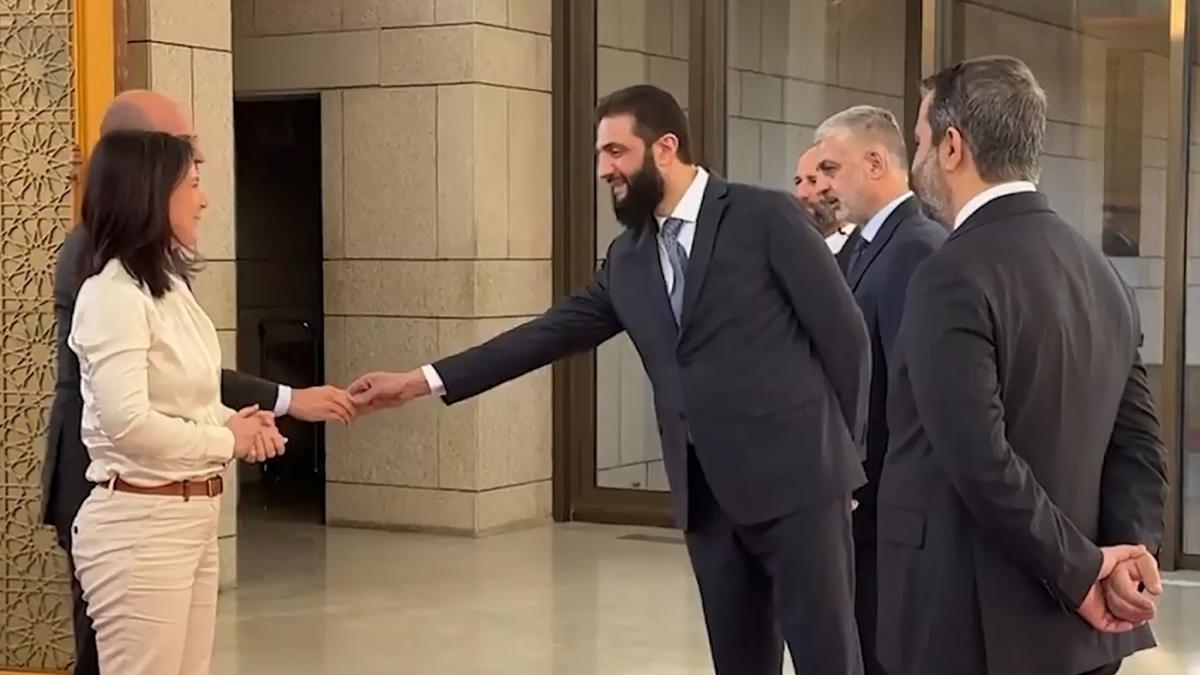 primul scandal occident siria liderul tarii i a intins mana ministrului francez dar a ignorat o pe sefa diplomatiei germane