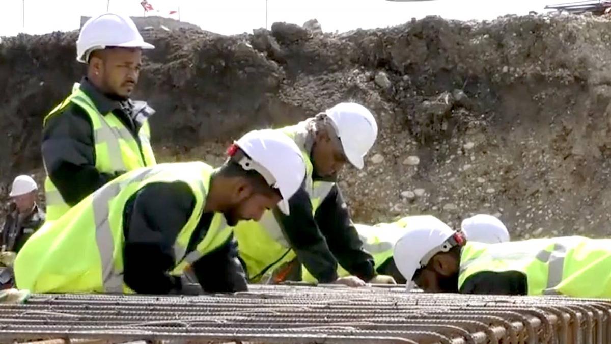 romania importa 100 000 de noi muncitori straini in 2025 pentru a face fata crizei fortei de munca