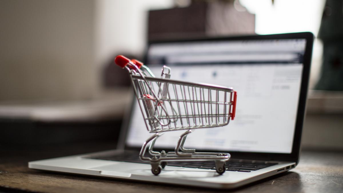 incep reducerile de iarna in magazine directorul anpc a explicat cum sa facem cumparaturi online in siguranta atentie la preturi