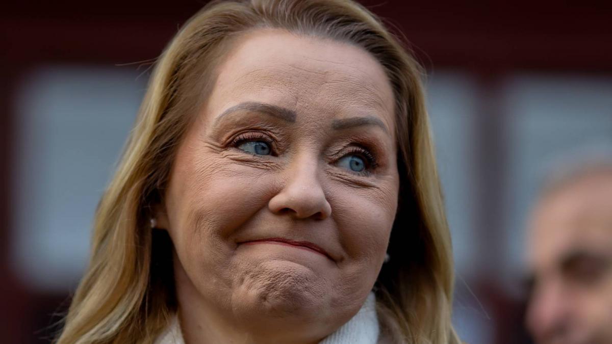 lasconi spune ca antonescu ca este o marioneta intr un joc al puterii ciolacu si protectorul lui iohannis se joaca cu democratia