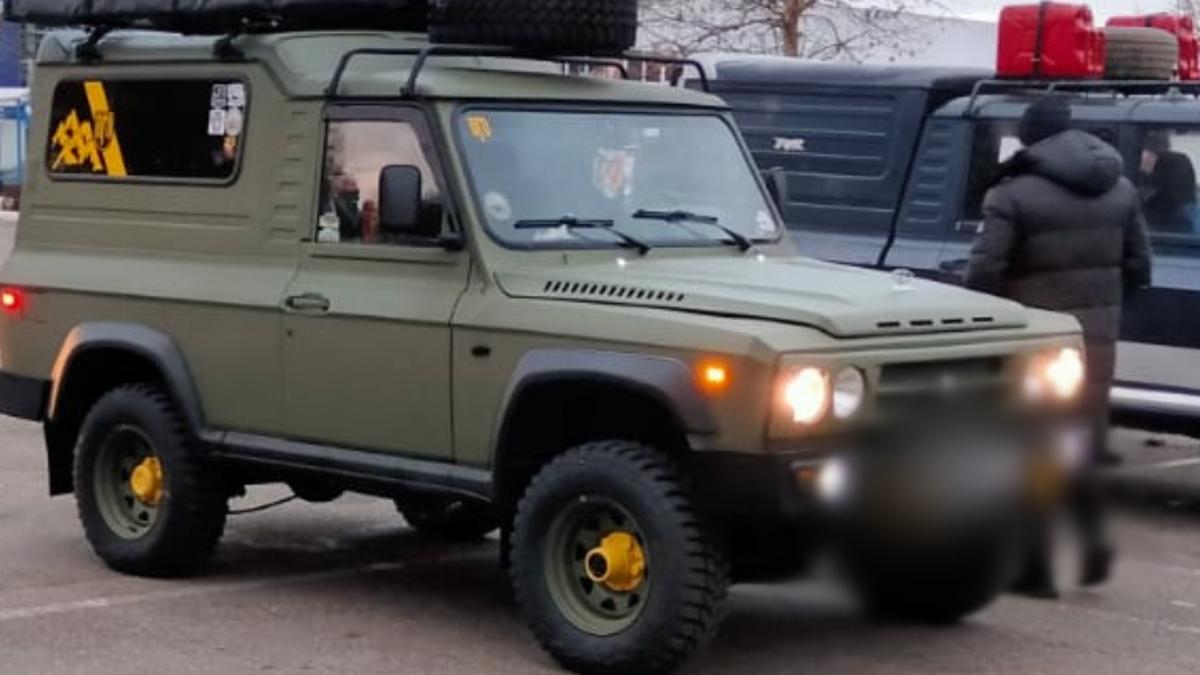 trei masini aro vechi de peste 20 de ani au pornit intr o expeditie de 9 000 de km spre capul nord norvegia