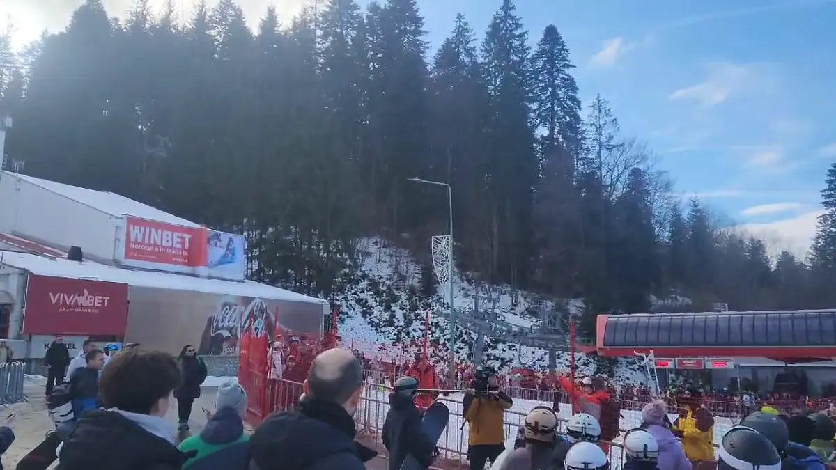 bataie la telegondola din poiana brasov un turist l a lovit in cap cu schiurile pe altul care n a vrut sa l lase in fata la coada