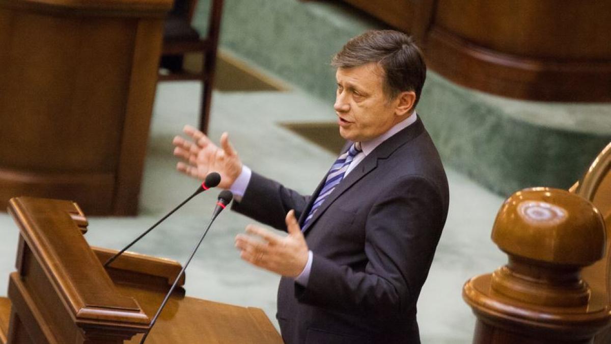 crin antonescu sunt similitudini infioratoare intre discursul lui hitler si al lui georgescu e un ceausist tarziu