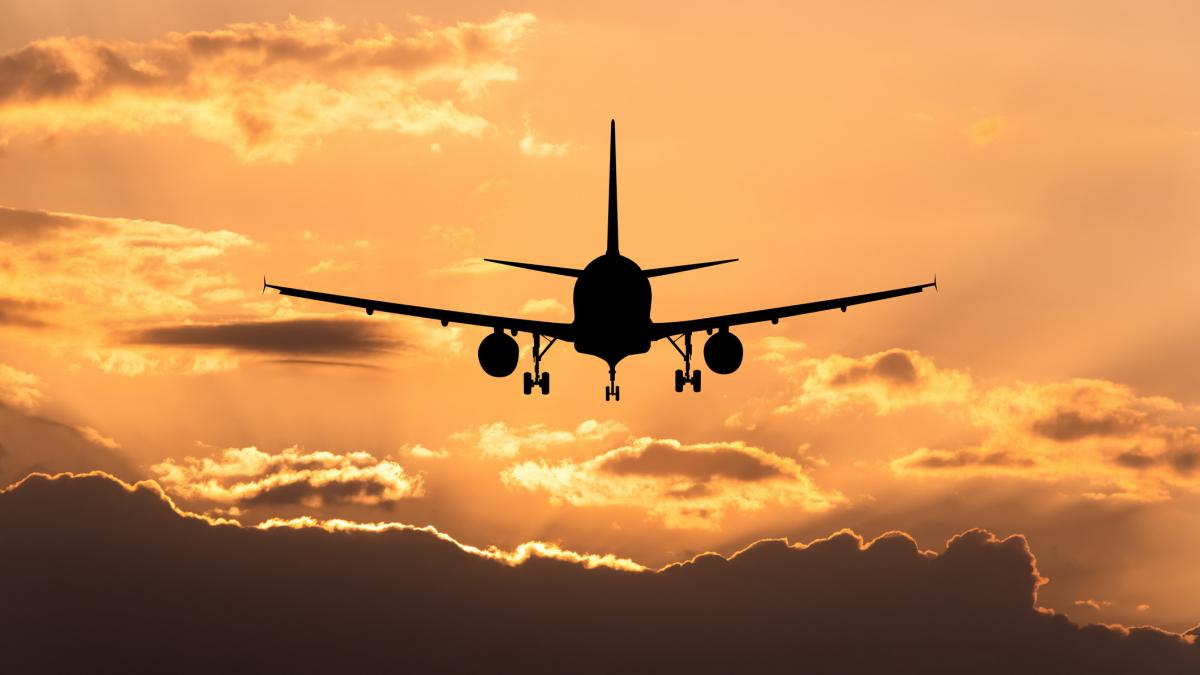 un avion care zbura pe ruta sibiu munchen a aterizat de urgenta la timisoara