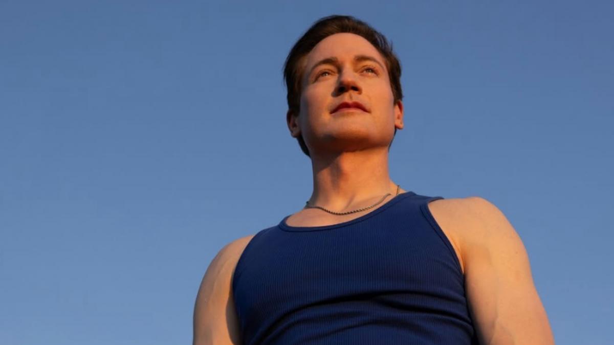 influencerul care crede ca nu va muri niciodata arata ca un adolescent desi are 47 de ani