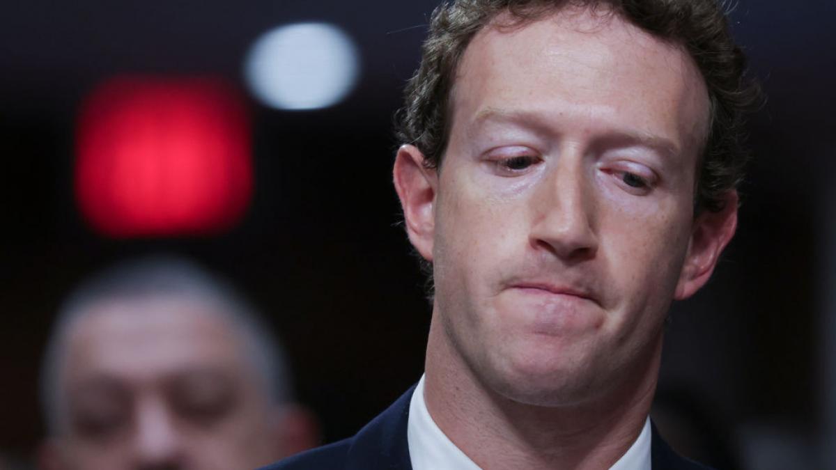 angajatii meta critica decizia lui mark zuckerberg de a pune capat verificarii informatiilor pe platformele sociale