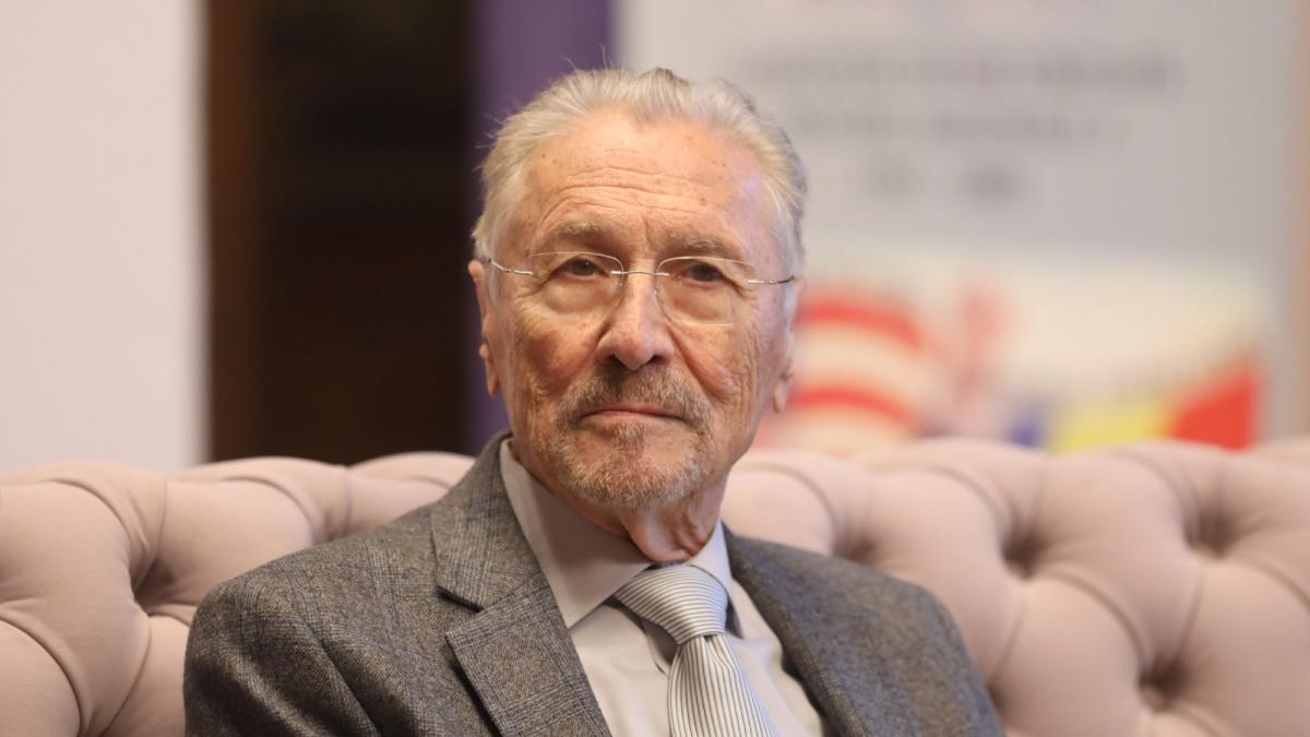 emil constantinescu am hotarat sa renunt la neimplicarea in politica interna asumata timp de peste doua decenii