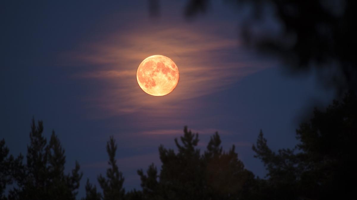 luna va inghiti planeta marte pentru aproximativ patru ore fenomen astronomic spectaculos