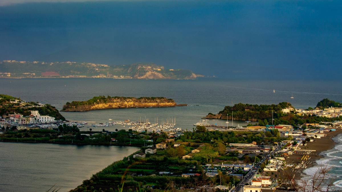 frenezie generala in italia dupa ce o insula de doar 200 mp a fost scoasa la vanzare la ce suma a fost evaluata si care este motivul