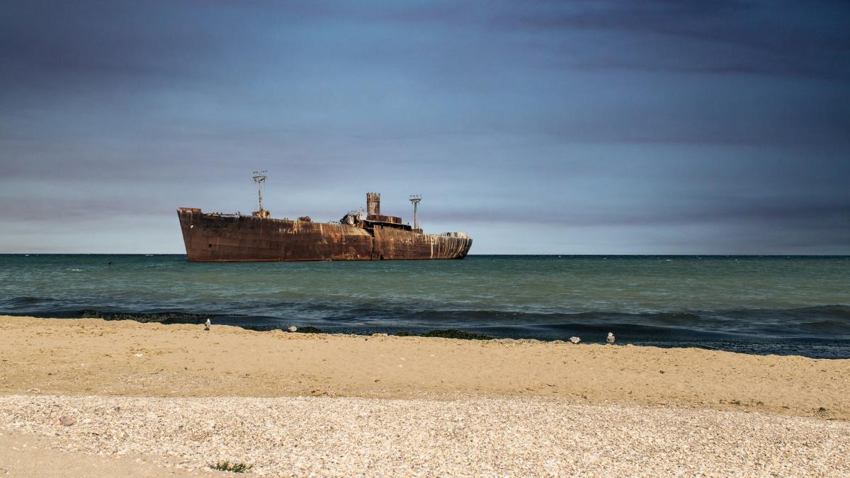 se largeste plaja din costinesti turistii vor putea admira epava evanghelia de aproape