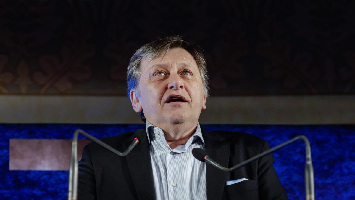 crin antonescu cu cat alegerile sunt mai tarziu teoria conspirationista prinde aderenti si asta nu e bine