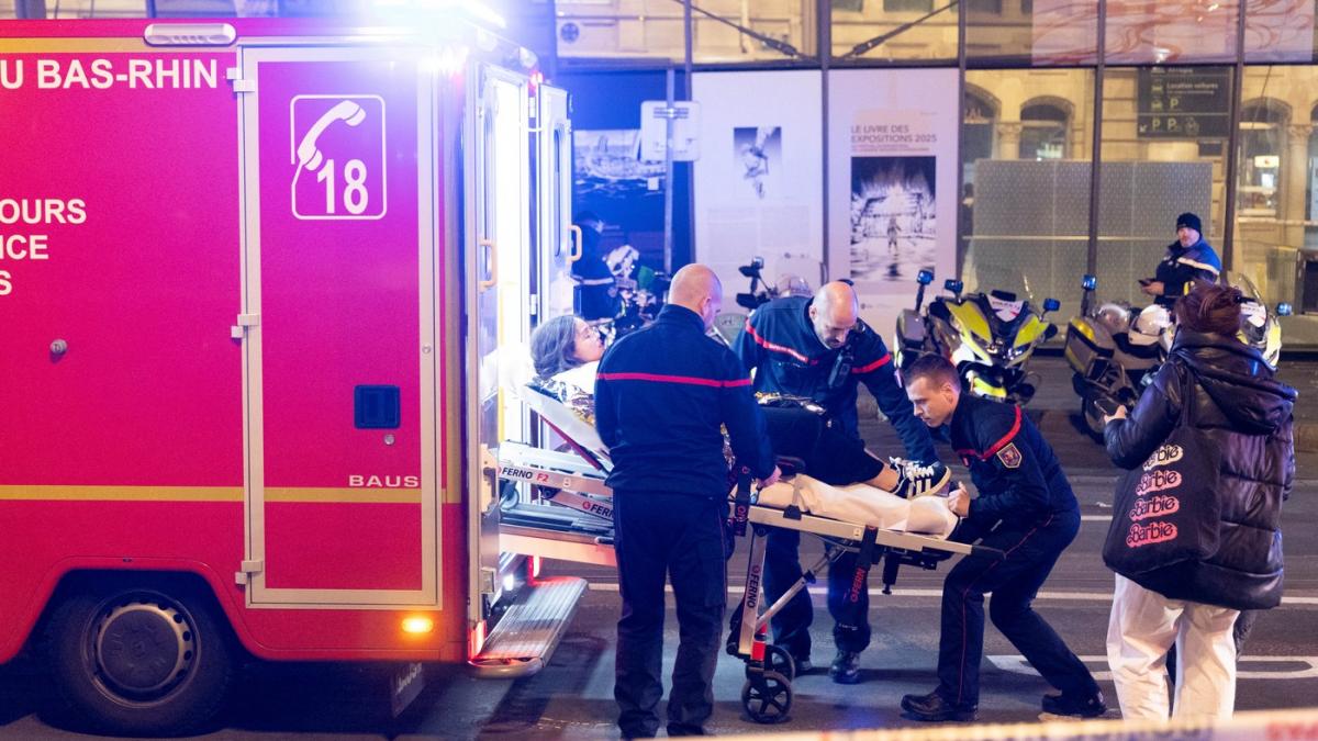 doua tramvaie s au ciocnit violent la strasbourg zeci de oameni sunt raniti