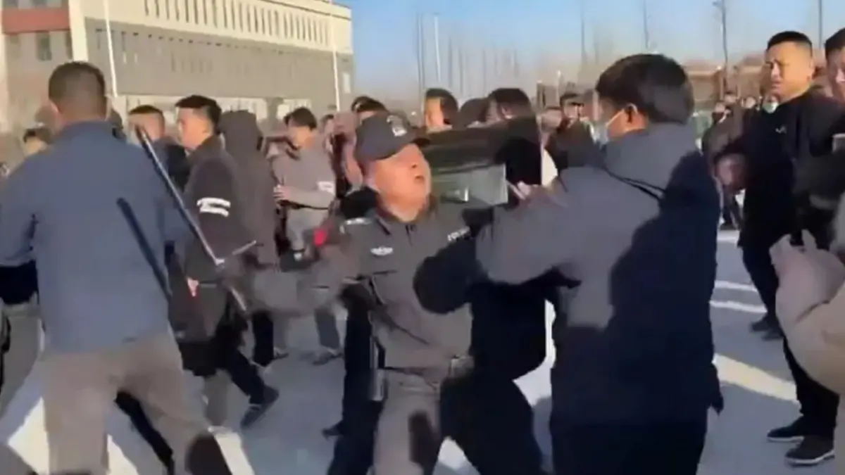 proteste violente au erupt in china dupa acuzatii ca moartea unui adolescent in conditii misterioase a fost musamalizata