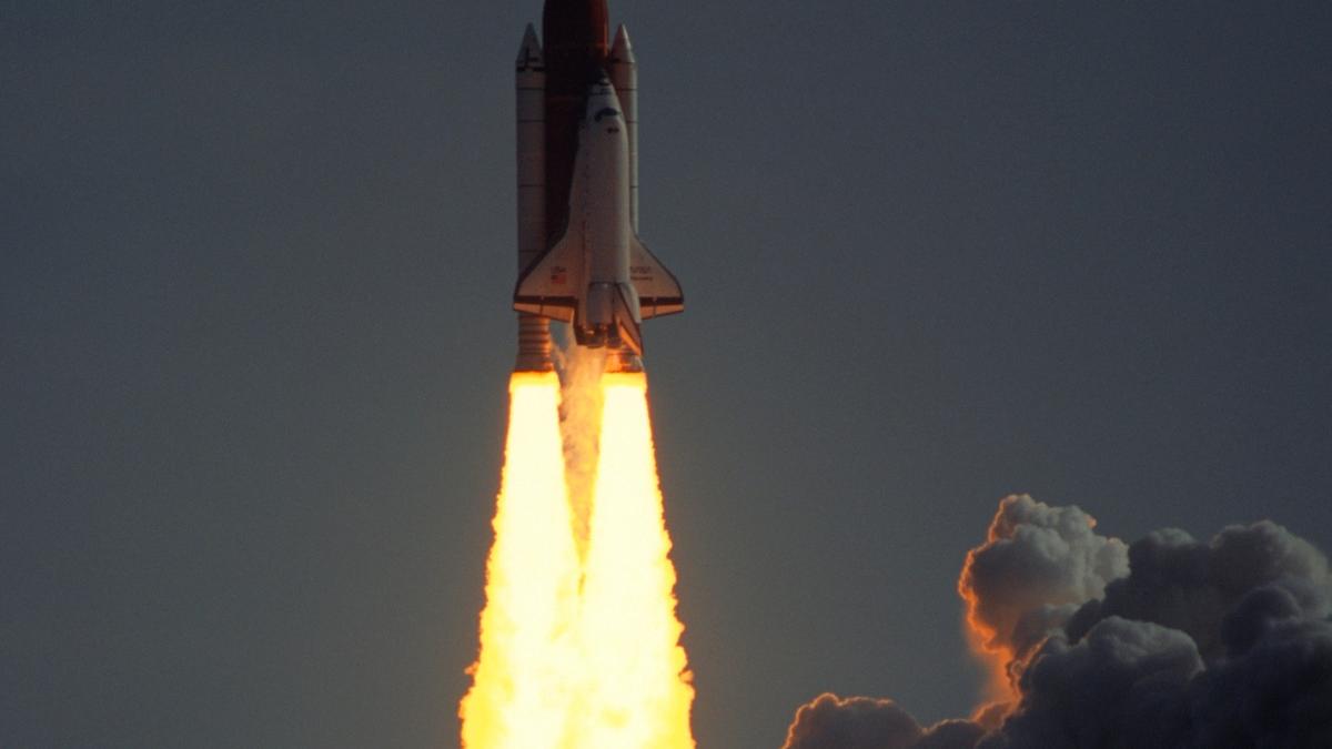 blue origin amana din nou primul zbor al rachetei cu care intentioneaza sa concureze spacex