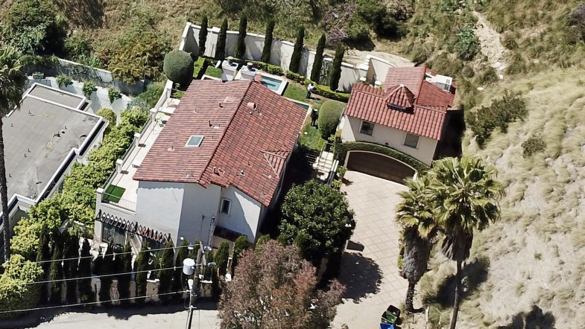 un barbat care si a cumparat cu banii de la loto o casa in los angeles s a trezit acum un morman de cenusa din cauza incendiilor