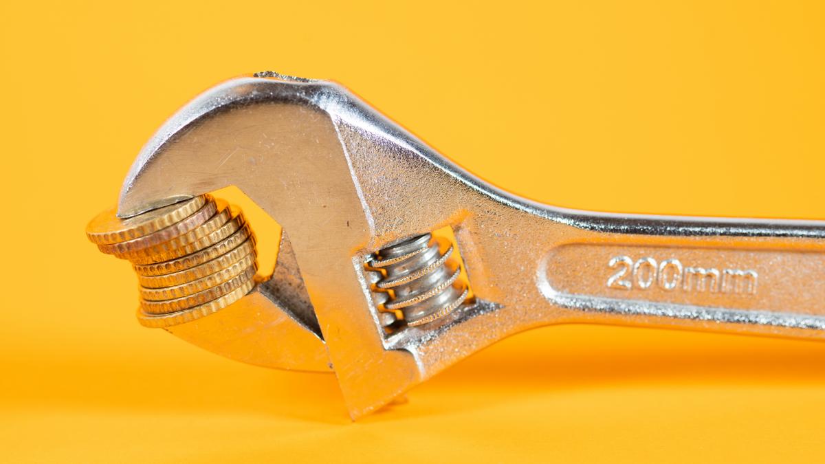 numarul restantierilor la banci a crescut cu 33 in ultimii 4 ani economist ce se intampla daca taxele sunt iar suportate de salariat