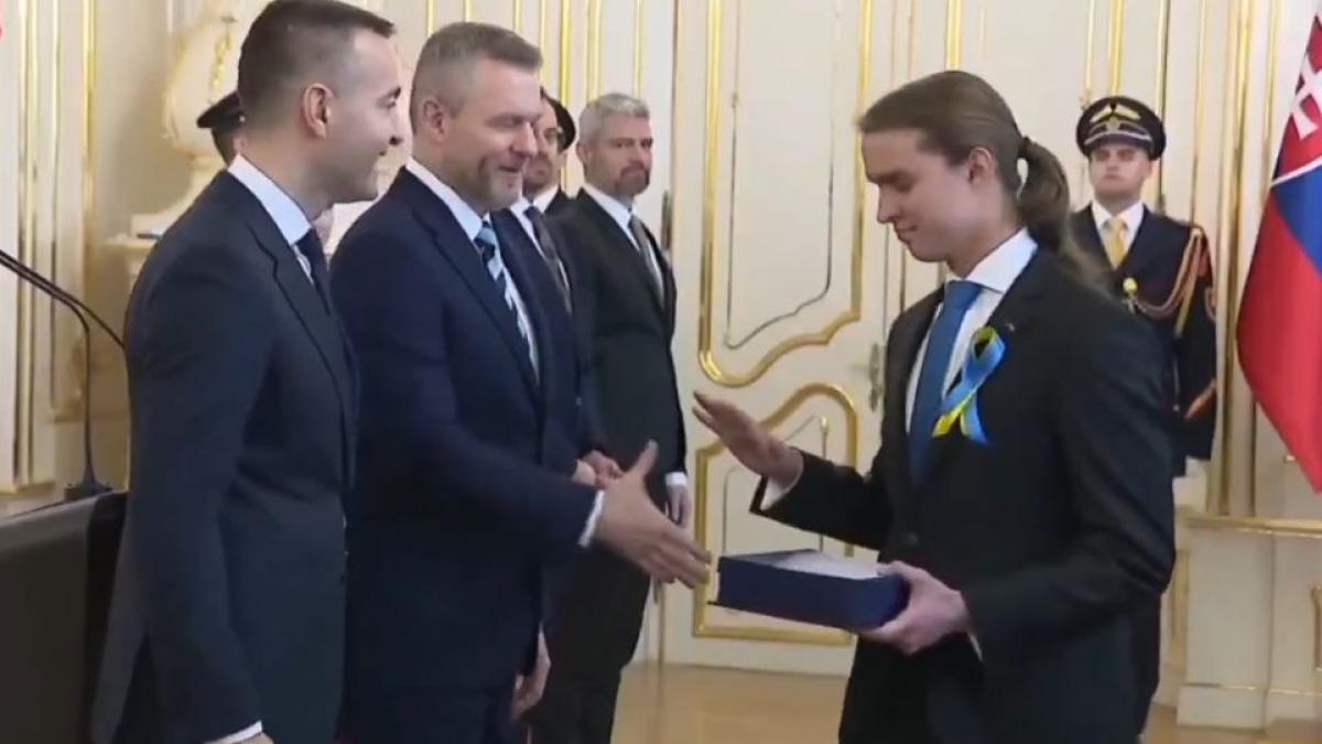 un olimpic la matematica a refuzat sa dea mana cu presedintele pro rus din slovacia premierul fico e nevoie de trei palme aici