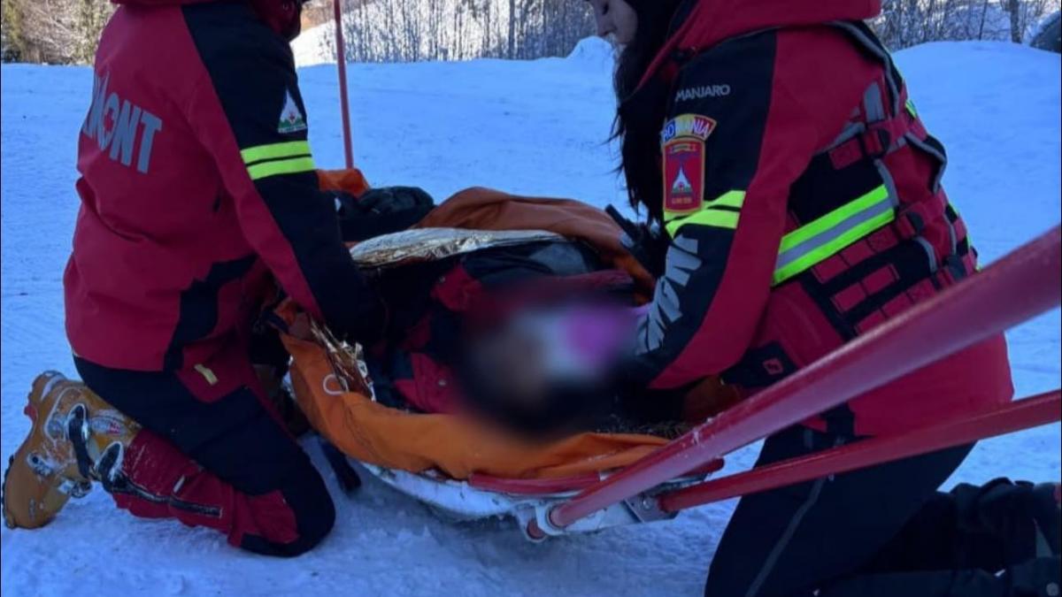 accident grav pe o partie din predeal un barbat a pierdut controlul schiurilor si s a izbit de un copac