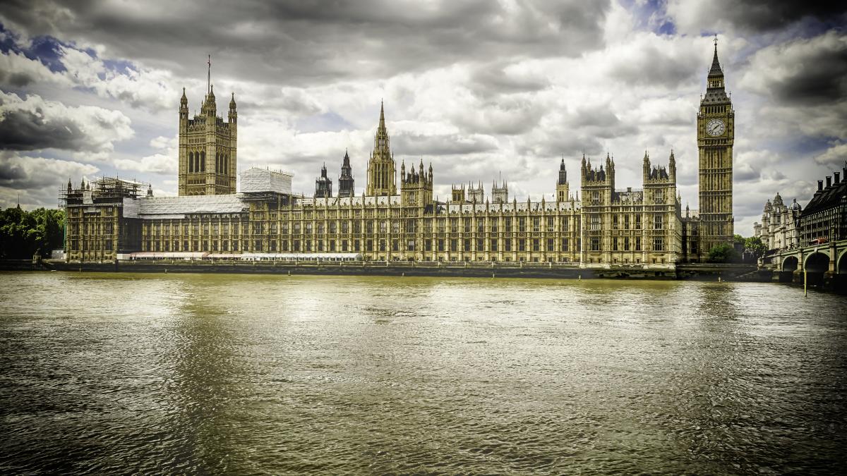 diplomati rusi au patruns intr o zona privata a parlamentului britanic dupa ce au gasit o bresa in securitatea institutiei