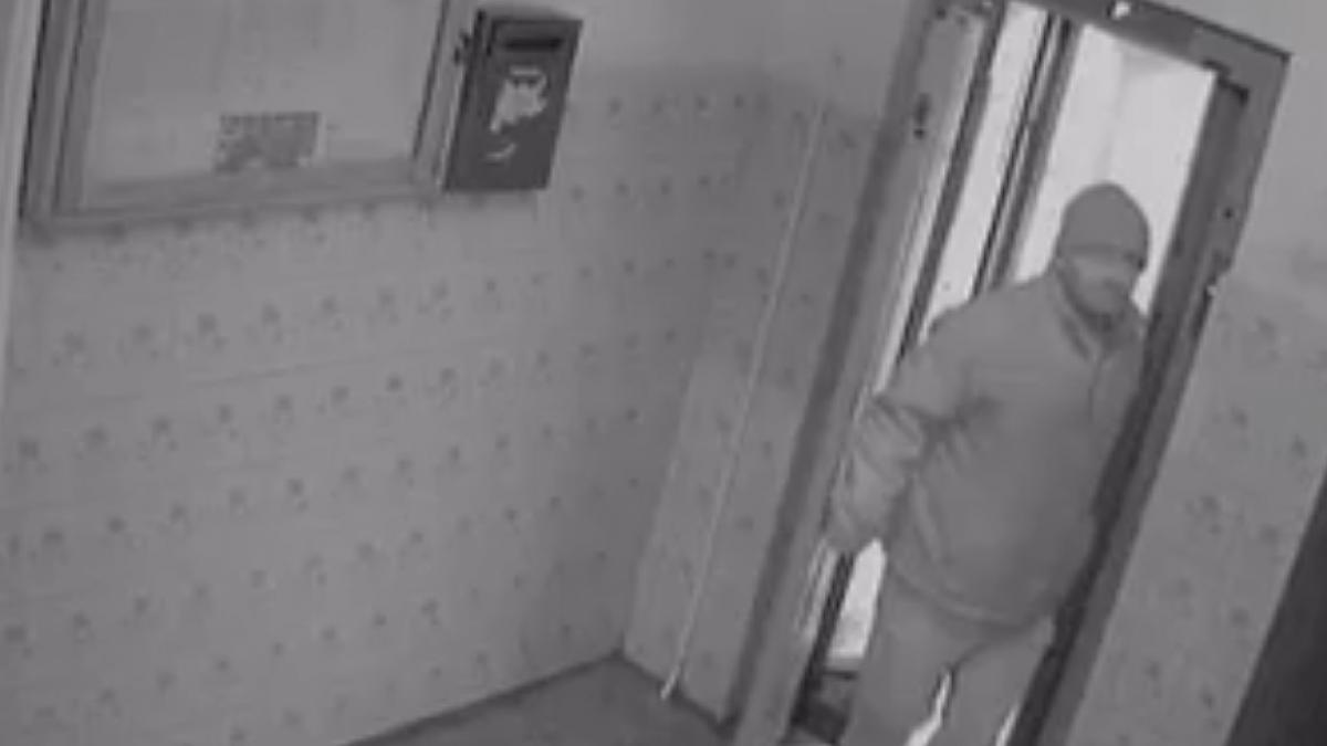 politistul eugen stan care fusese filmat ca agresa copii in lift a murit in inchisoare era condamnat la 20 de ani