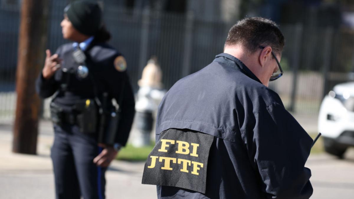 scandal in sua dupa anuntul fbi ca a inchis biroul diversitate echitate si incluziune inca din decembrie trump a reactionat dur