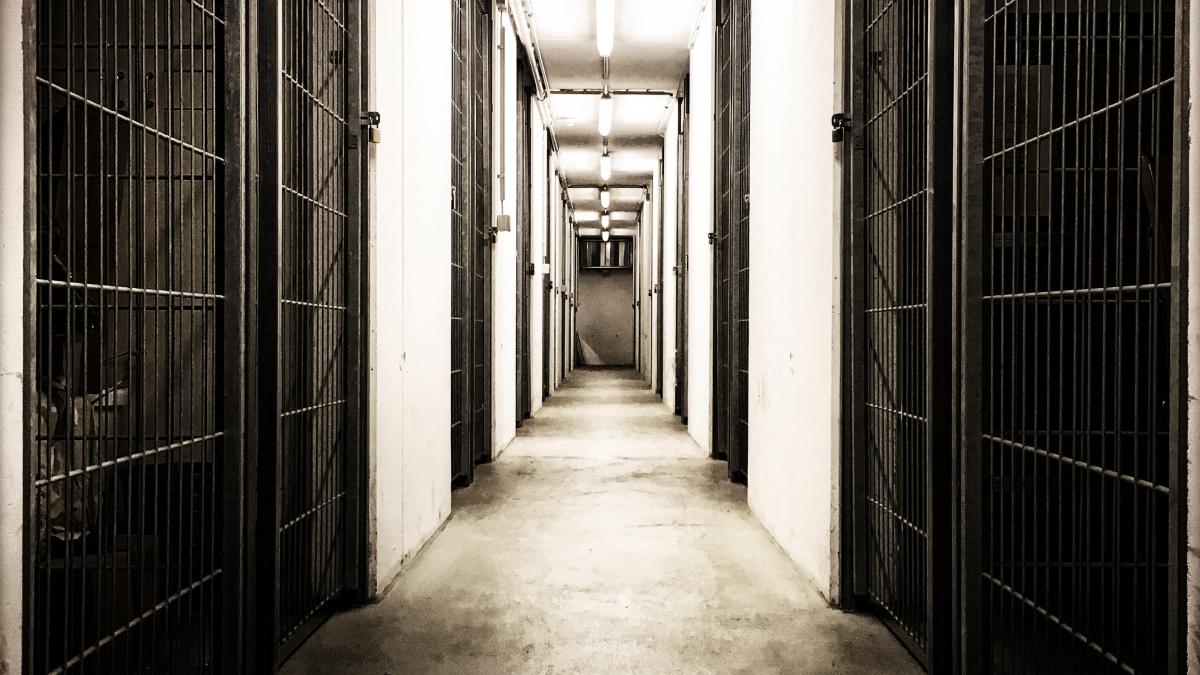 un german si a facut operatie de schimbare de sex pentru a scapa de inchisoare acum tribunalul nu stie unde sa il incarcereze