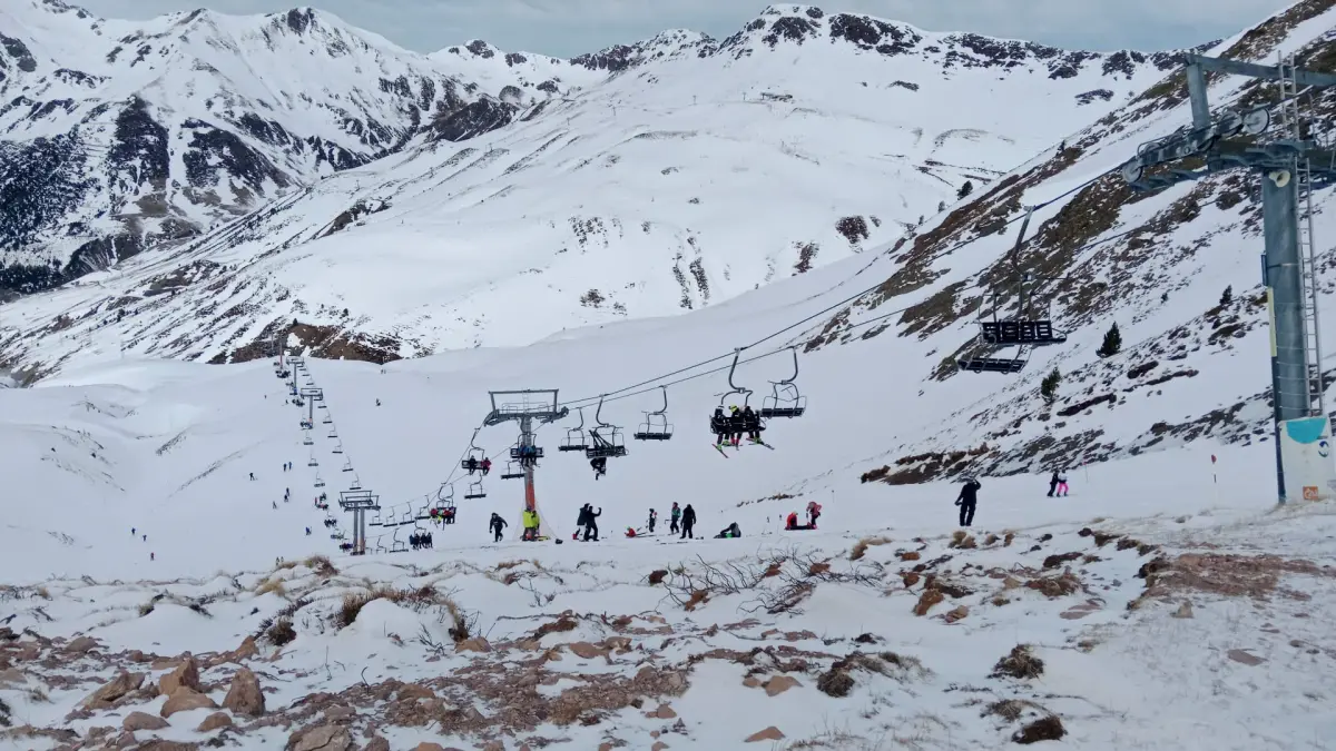 peste 80 de raniti dupa ce un telescaun s a prabusit in spania 17 victime in stare grava zeci de oameni au ramas suspendati