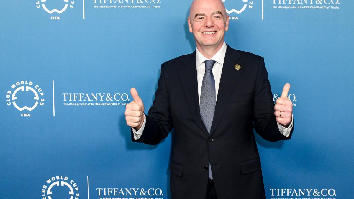 presedintele fifa s a intalnit cu donald trump la mar a lago au discutat despre cupa mondiala din 2026