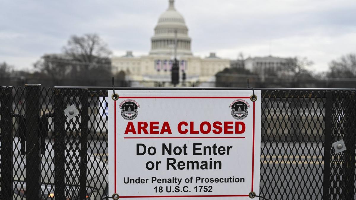 alerta maxima la washington unde au fost ridicate garduri si securitatea e sporita fbi se teme de aparitia unui lup singuratic