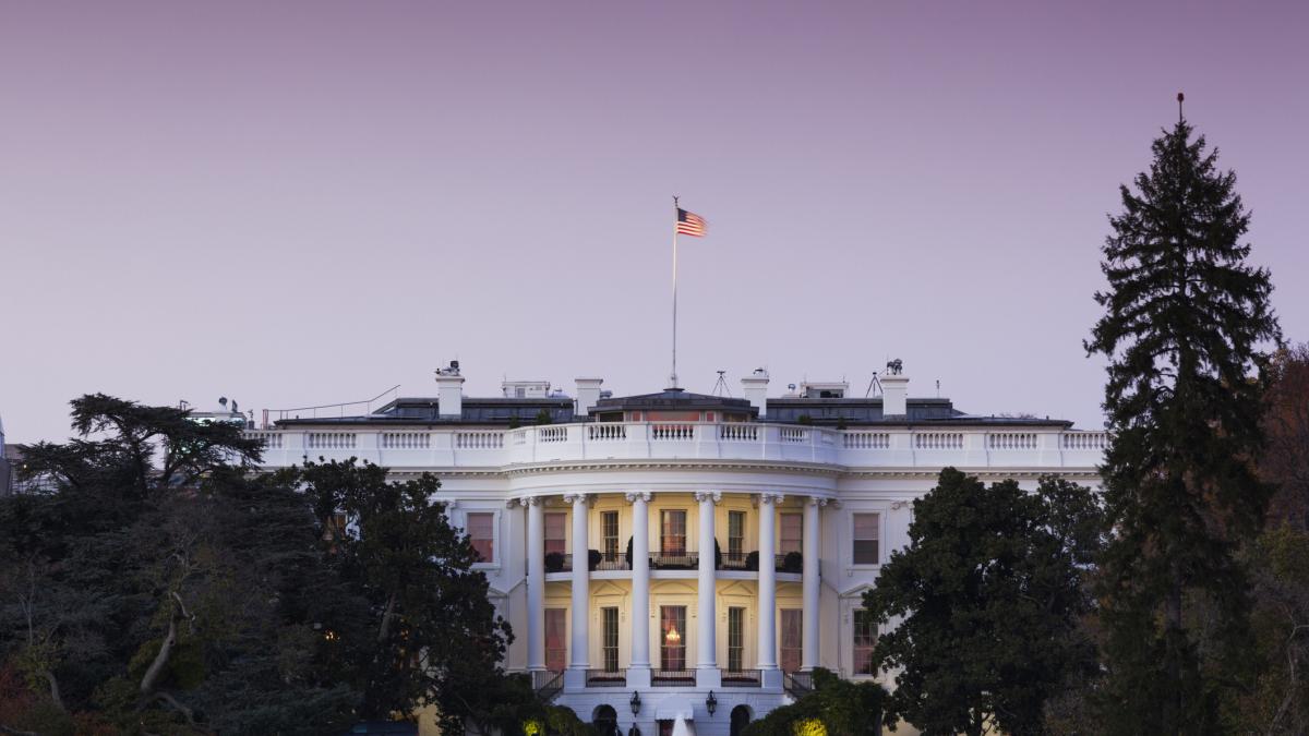 angajatii de la casa alba au 4 ore la dispozitie sa mute lucrurile familiei biden si sa le inlocuiasca cu cele ale familiei trump